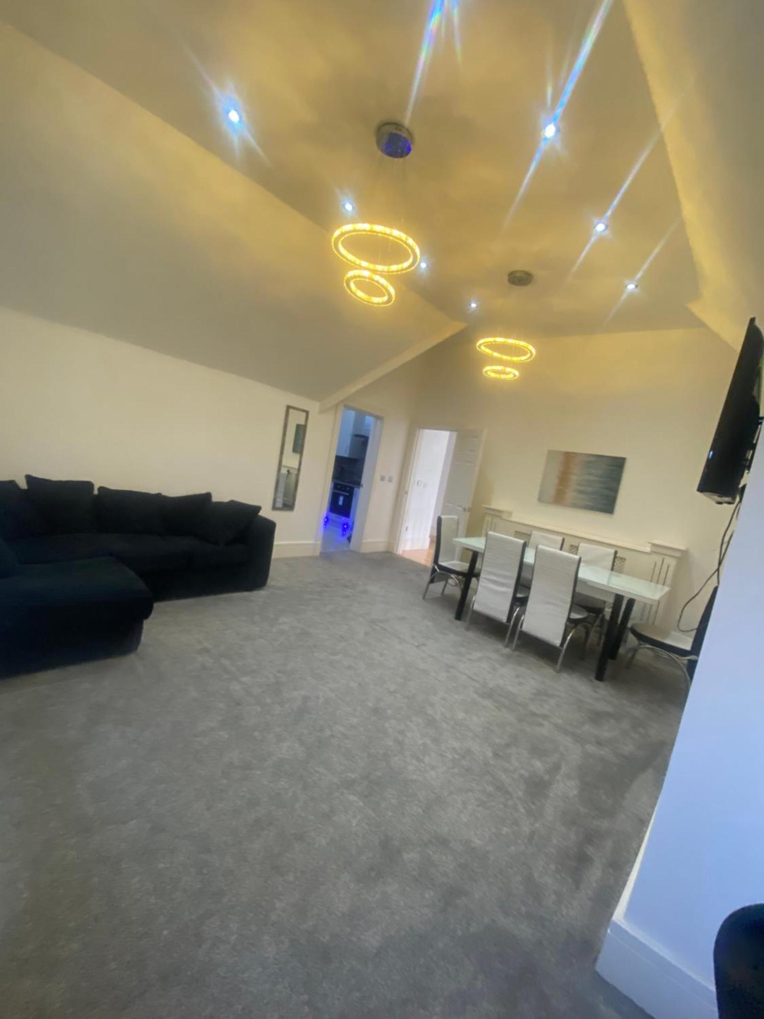 울버햄프턴 Penthouse Apt8 아파트 외부 사진